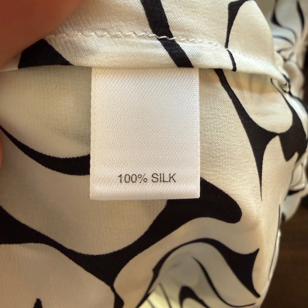 St. John collection silk blouse - Picture 7 of 7